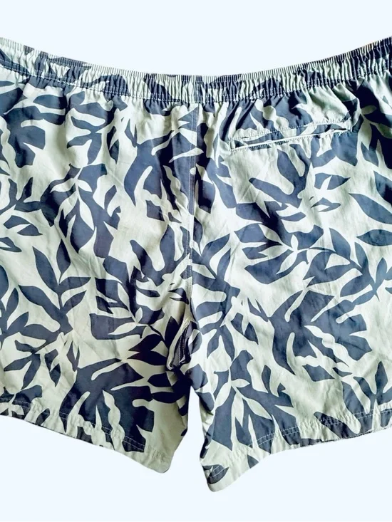 Men's 2XL Green Leaf tropical Print Swim Trunks - Lightweight Beach Shorts - Picture 2 of 10